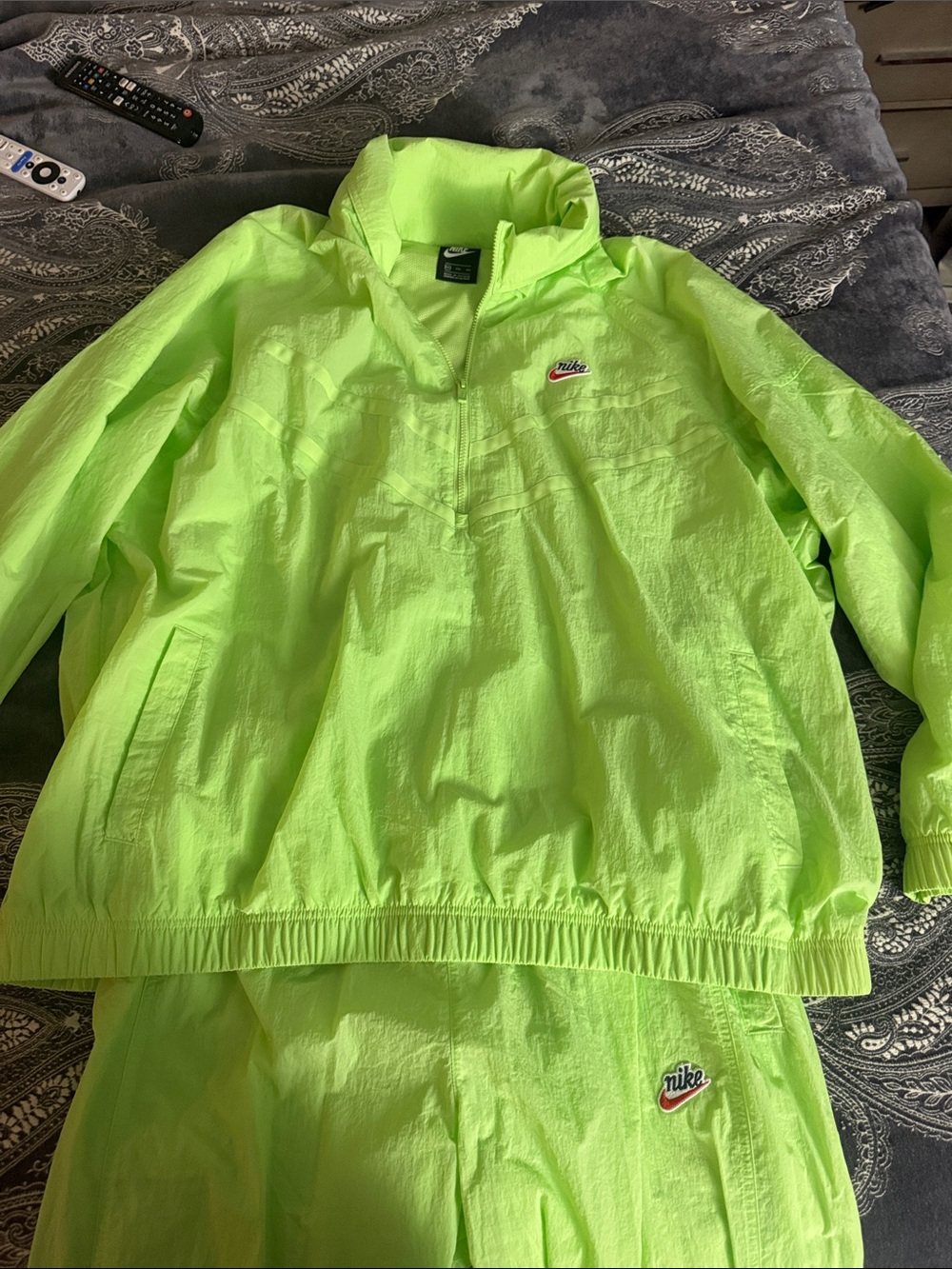 Men Vintage 90,s Nike Neon Lime Two-Piece Windbreaker Set - Picture 4 of 6